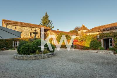 Propriété - 884 m² - 15 pièces