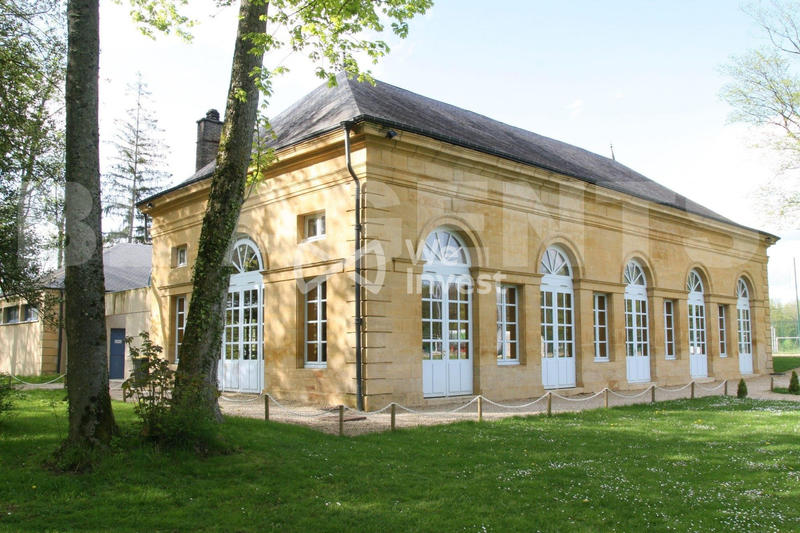 Château - 4 746 m² - 40 pièces