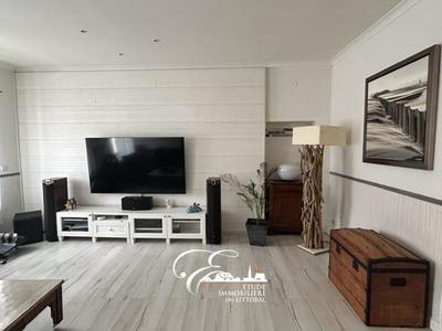 Maison - 218 m² - 9 pièces