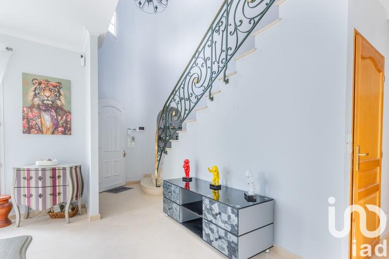 Maison - 220 m² - 10 pièces