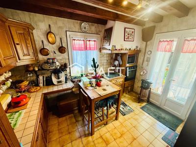 Maison - 238 m² - 9 pièces