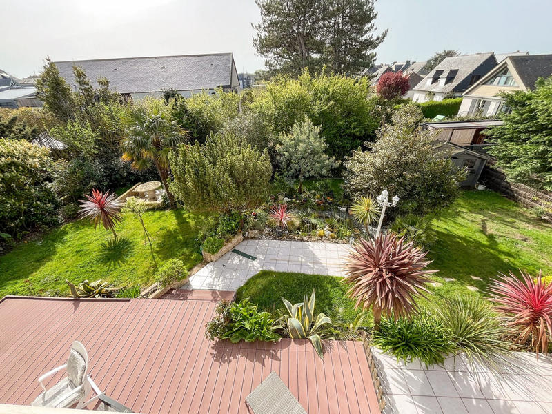 Maison - 216 m² - 7 pièces