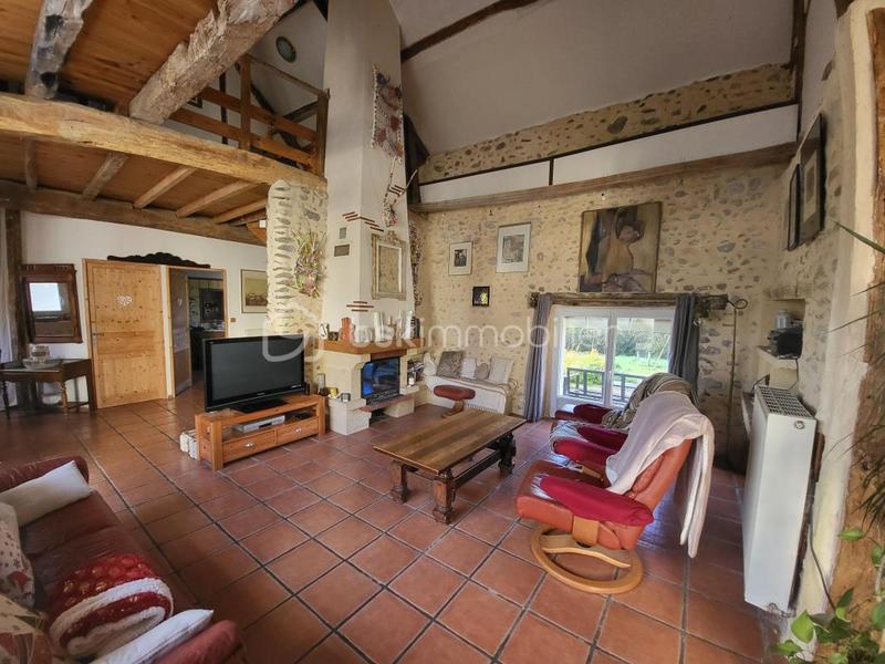 Corps de ferme - 381 m² - 14 pièces