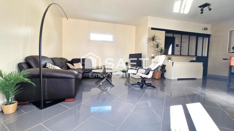 Maison - 219 m² - 9 pièces