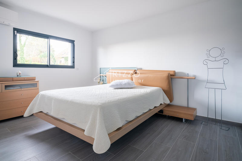 Villa - 290 m² - 6 pièces