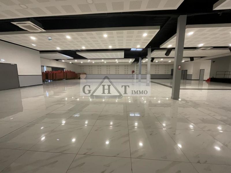 Local commercial - 980 m²