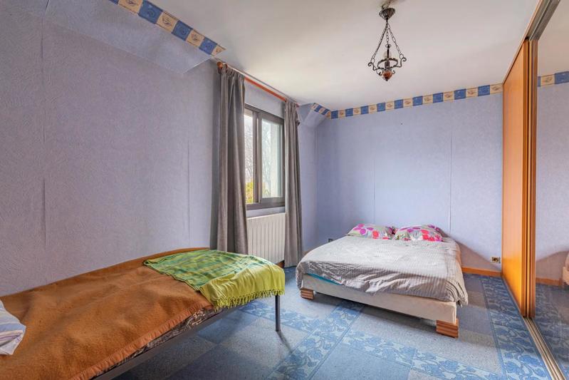 Maison - 240 m² - 8 pièces