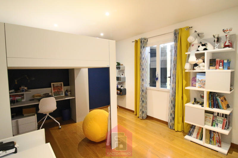 Maison - 230 m² - 7 pièces