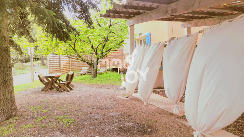 Propriété - 250 m² - 11 pièces