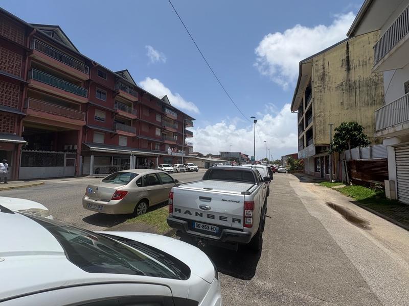 Local commercial - 147 m² - 10 pièces