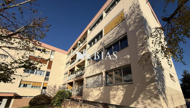 Appartement - 80 m² - 5 pièces