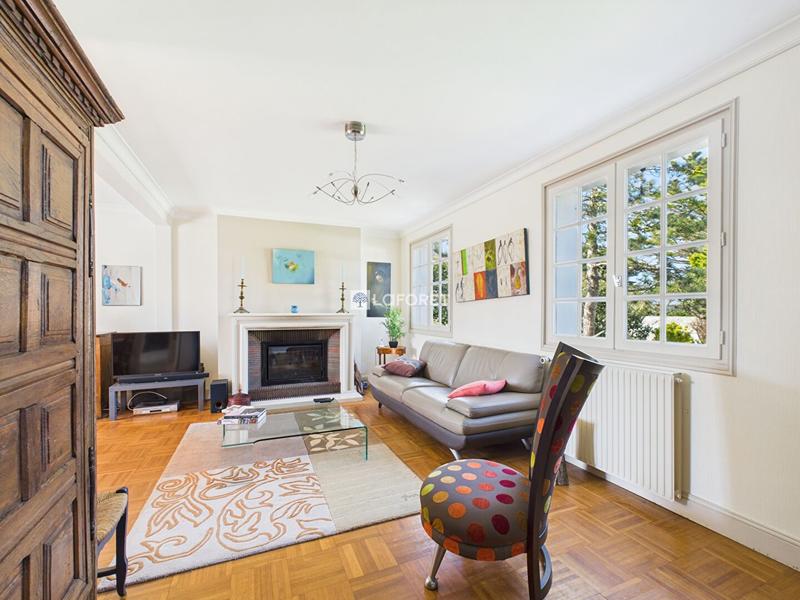 Maison - 186 m² - 8 pièces