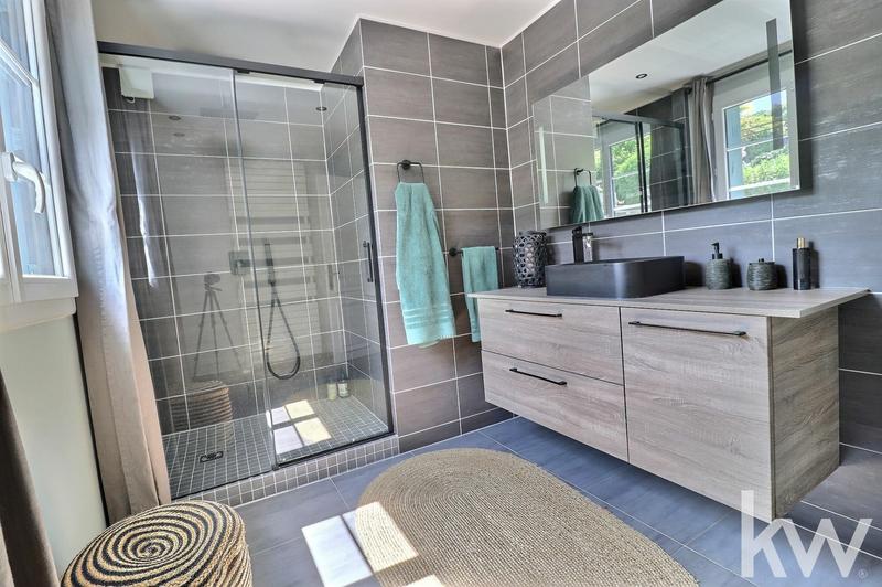 Maison - 171 m² - 7 pièces