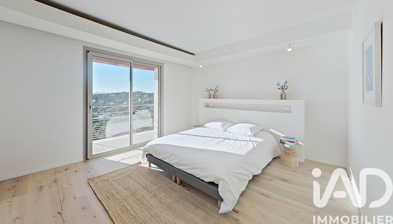 Maison - 229 m² - 6 pièces