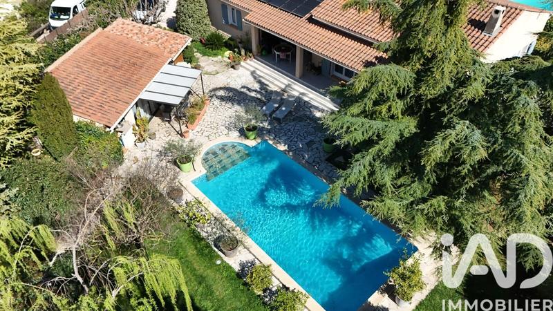 Maison - 210 m² - 5 pièces