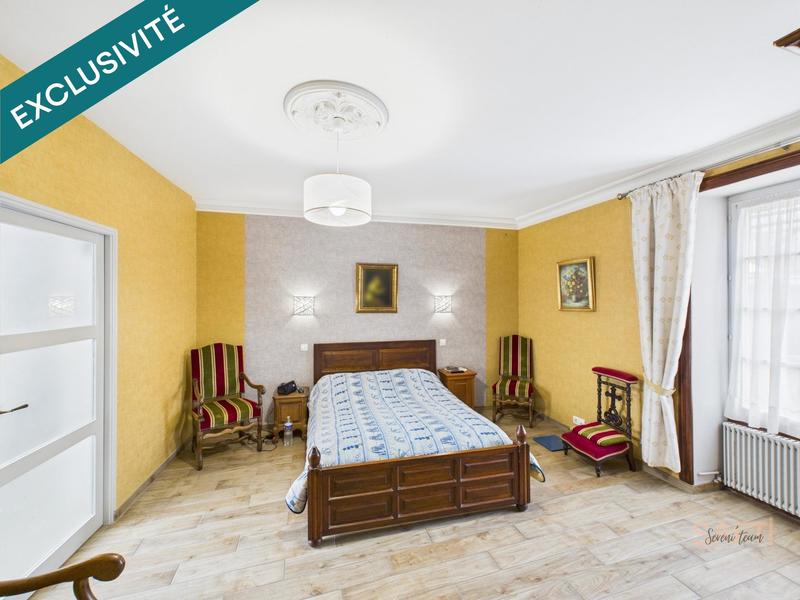 Maison - 211 m² - 8 pièces