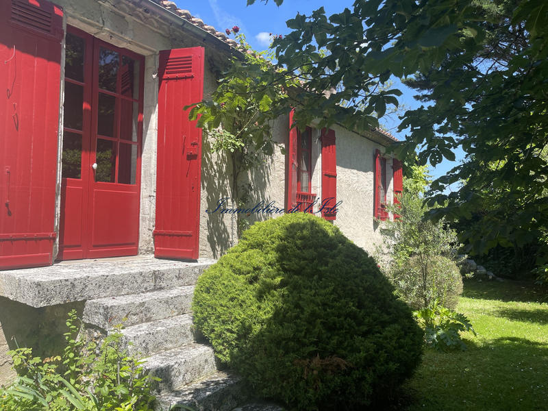 Maison - 320 m² - 8 pièces