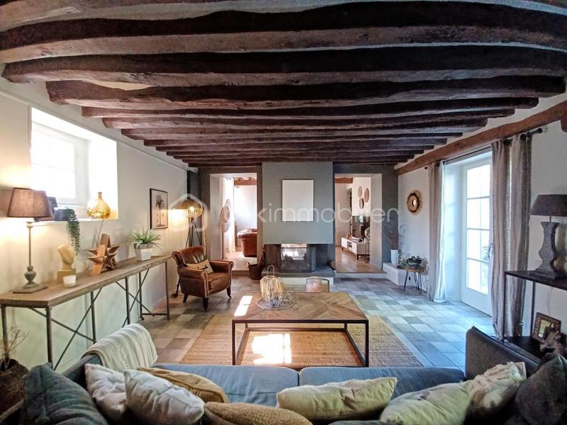 Maison - 250 m² - 10 pièces