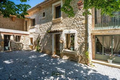 Mas - 230 m² - 7 pièces