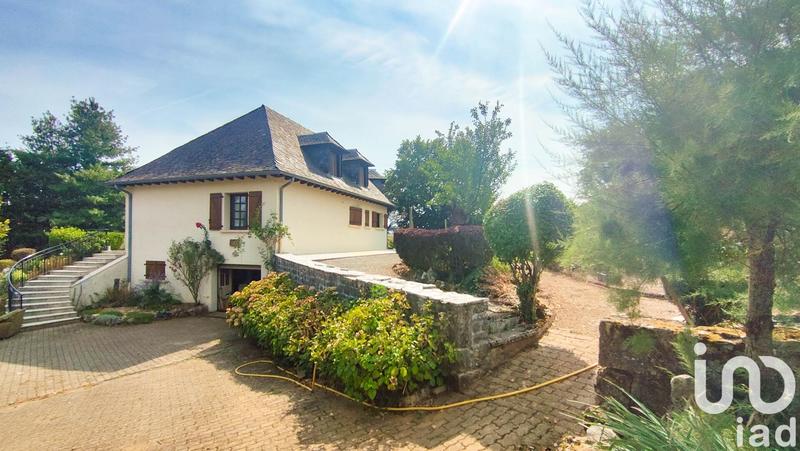 Maison - 166 m² - 8 pièces