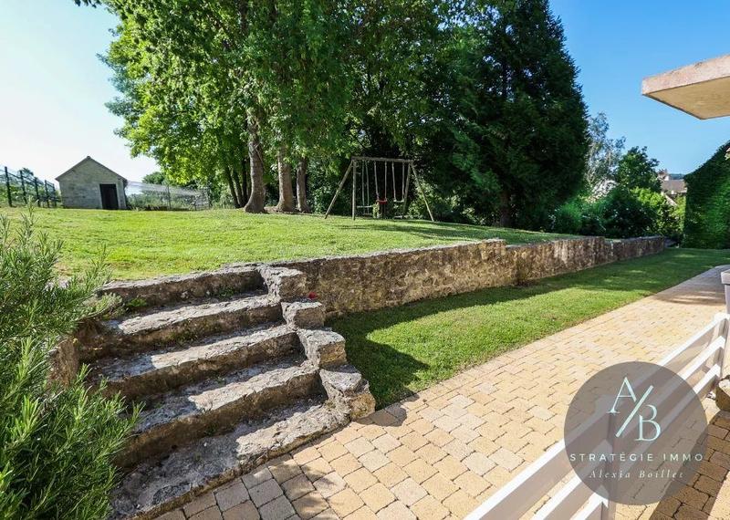 Maison - 240 m² - 7 pièces