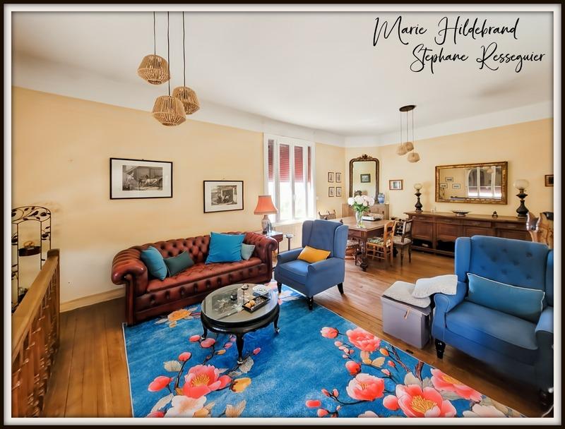 Maison - 254 m² - 12 pièces