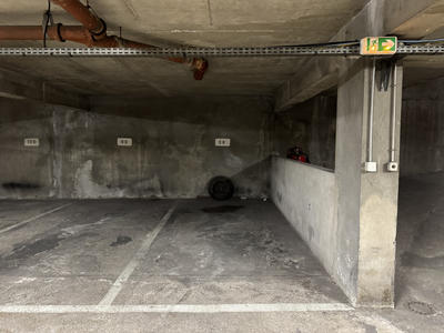 Parking / Garage