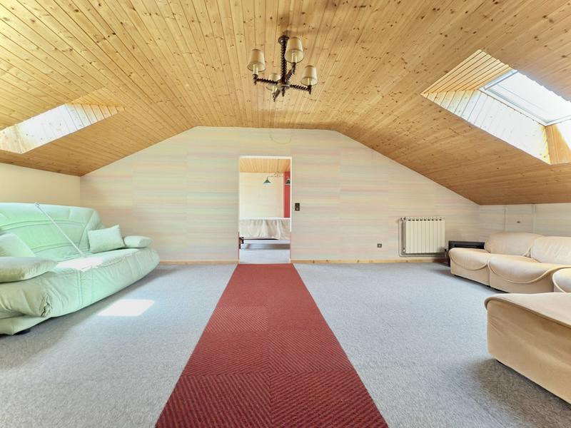 Maison - 323 m² - 11 pièces