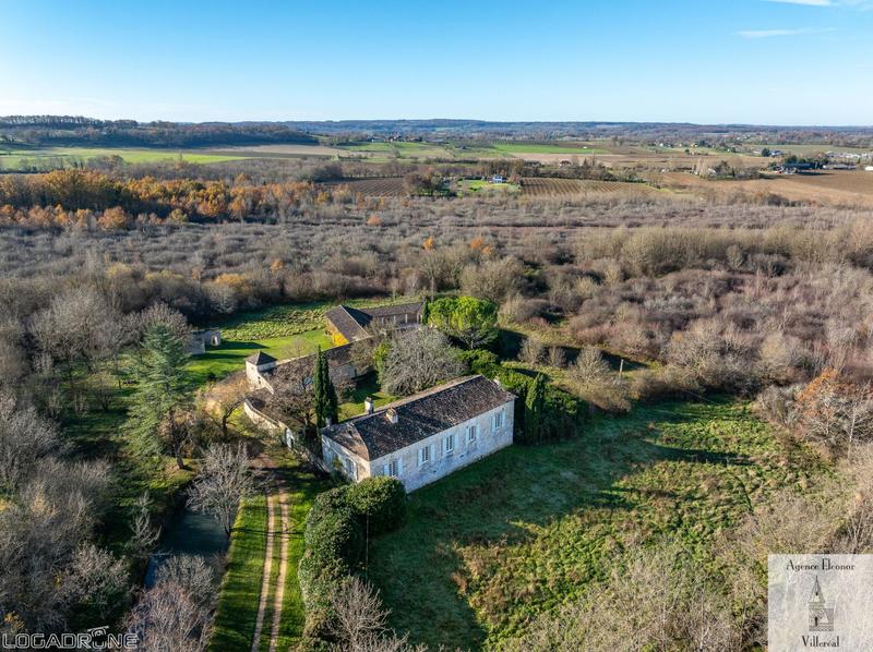 Maison traditionnelle - 202 m² - 7 pièces