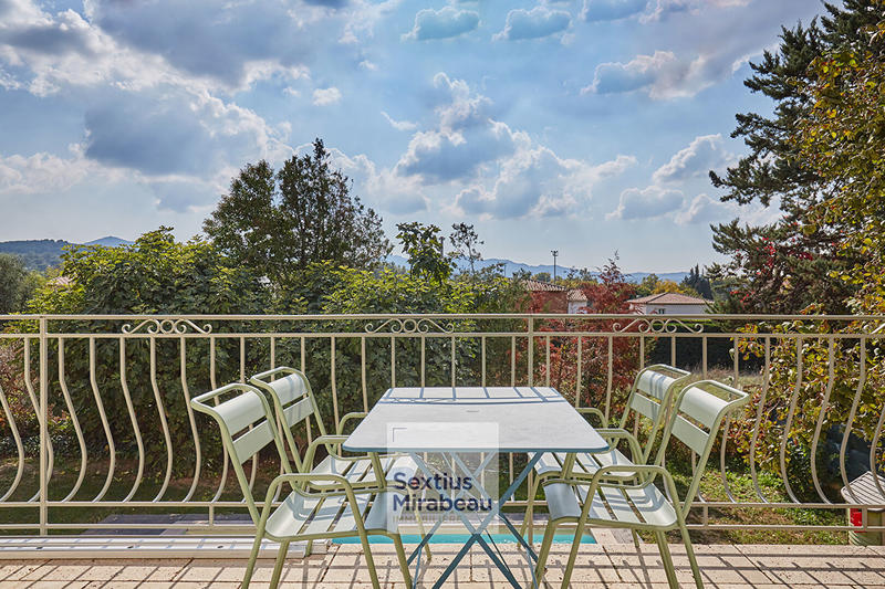 Maison - 245 m² - 9 pièces