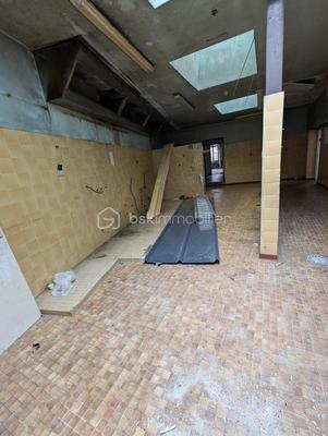 Local commercial - 241 m² - 5 pièces