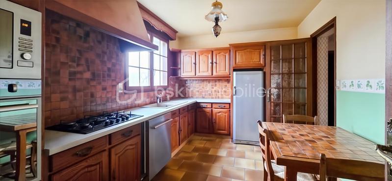 Maison traditionnelle - 198 m² - 8 pièces