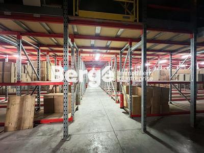 Entrepôt - 1 480 m²