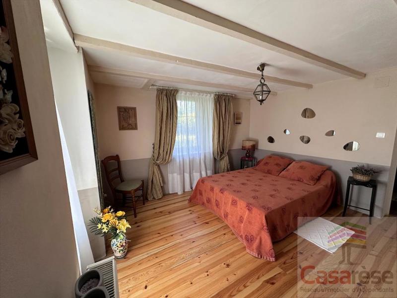 Maison en pierre - 193 m² - 8 pièces