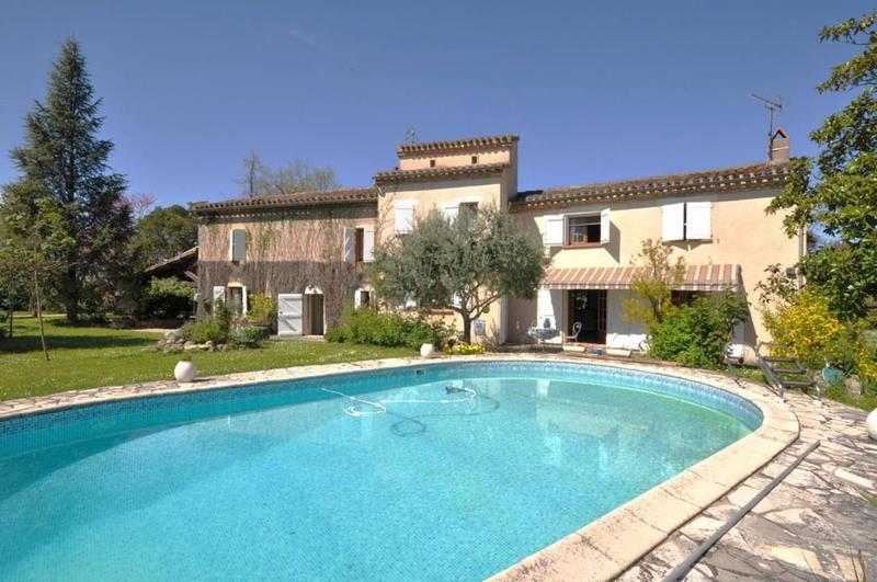 Maison - 227 m² - 8 pièces