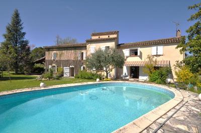 Maison - 227 m² - 8 pièces