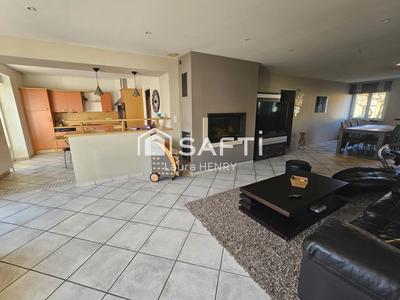 Maison - 215 m² - 6 pièces