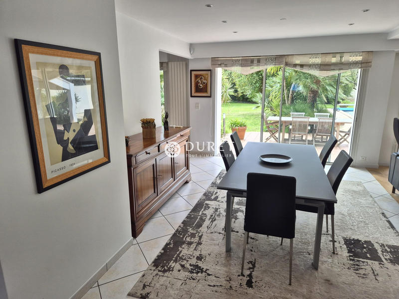 Maison - 205 m² - 6 pièces