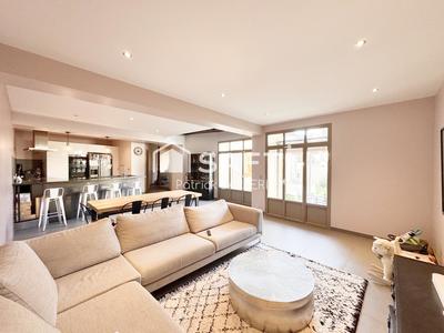 Maison - 225 m² - 8 pièces