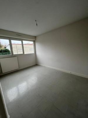 Appartement ancien - 76 m² - 4 pièces