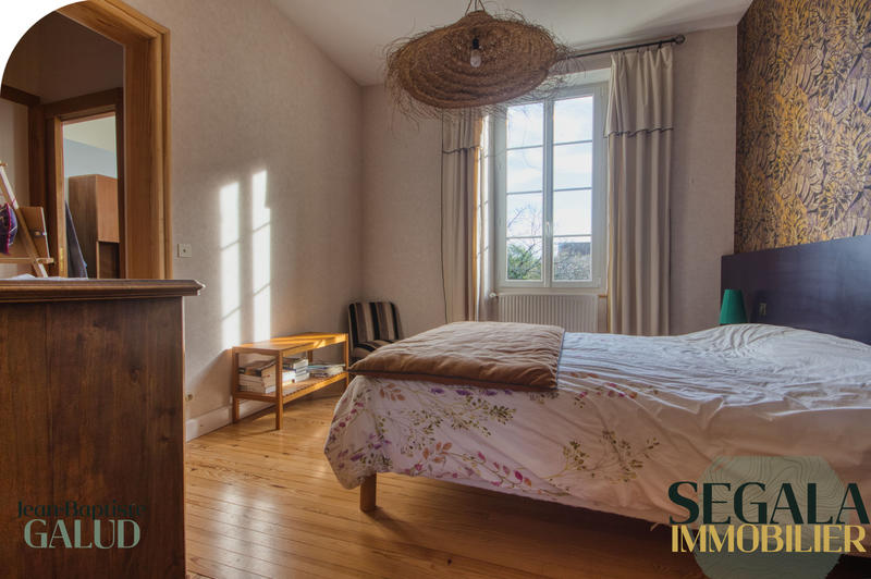 Maison - 210 m² - 6 pièces