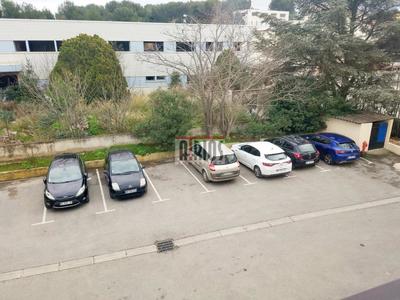 Entrepôt - 1 400 m²