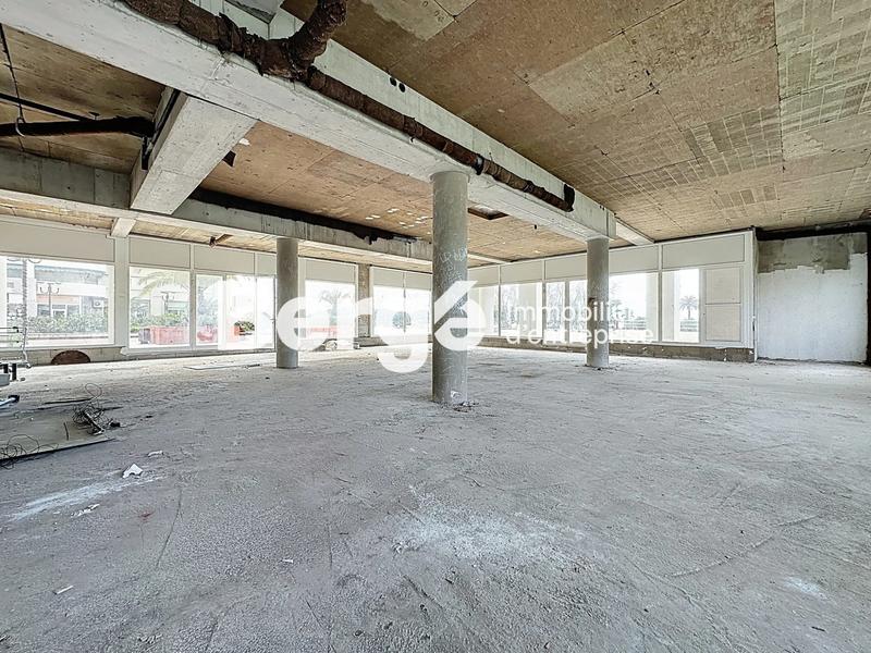 Local commercial - 241 m²