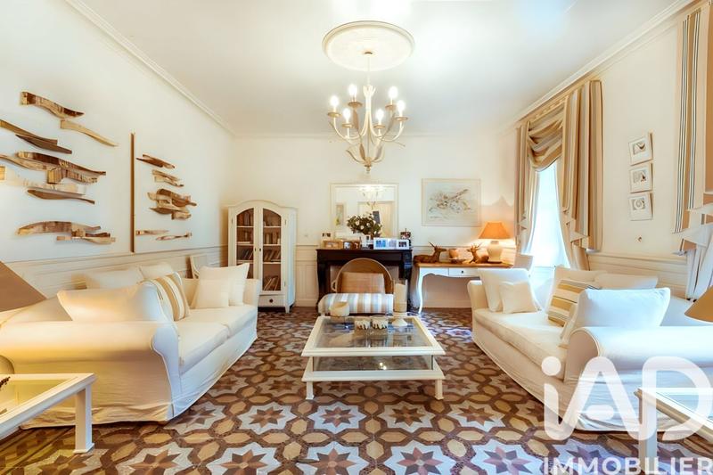 Maison - 271 m² - 10 pièces