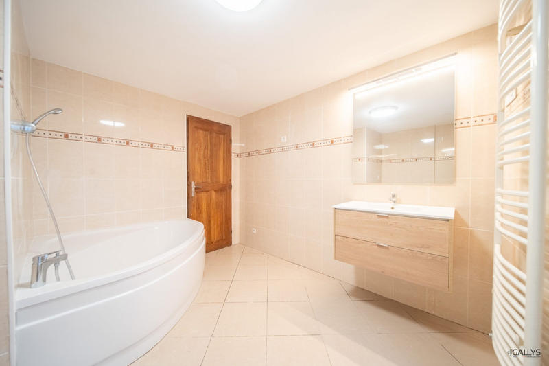 Appartement - 152 m² - 6 pièces