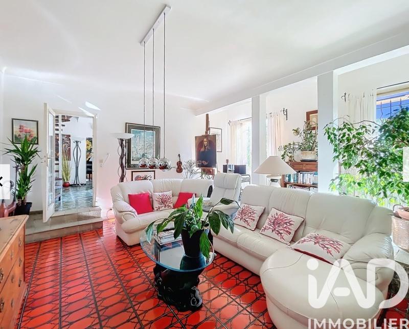 Maison - 232 m² - 7 pièces