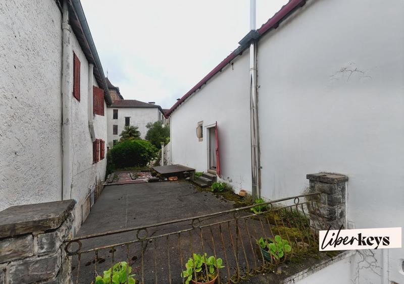 Maison - 257 m² - 7 pièces