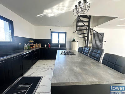 Maison - 144 m² - 5 pièces