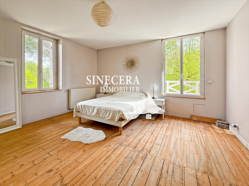 Propriété - 360 m² - 14 pièces