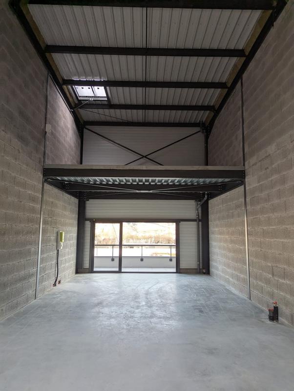 Entrepôt - 90 m² - 1 pièce